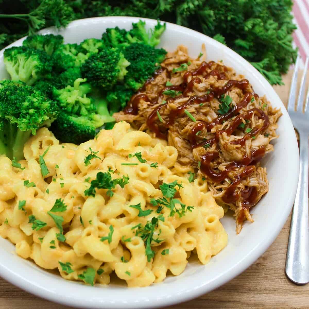 BBQ Shredded Chicken with Mac n' Cheese and Broccoli